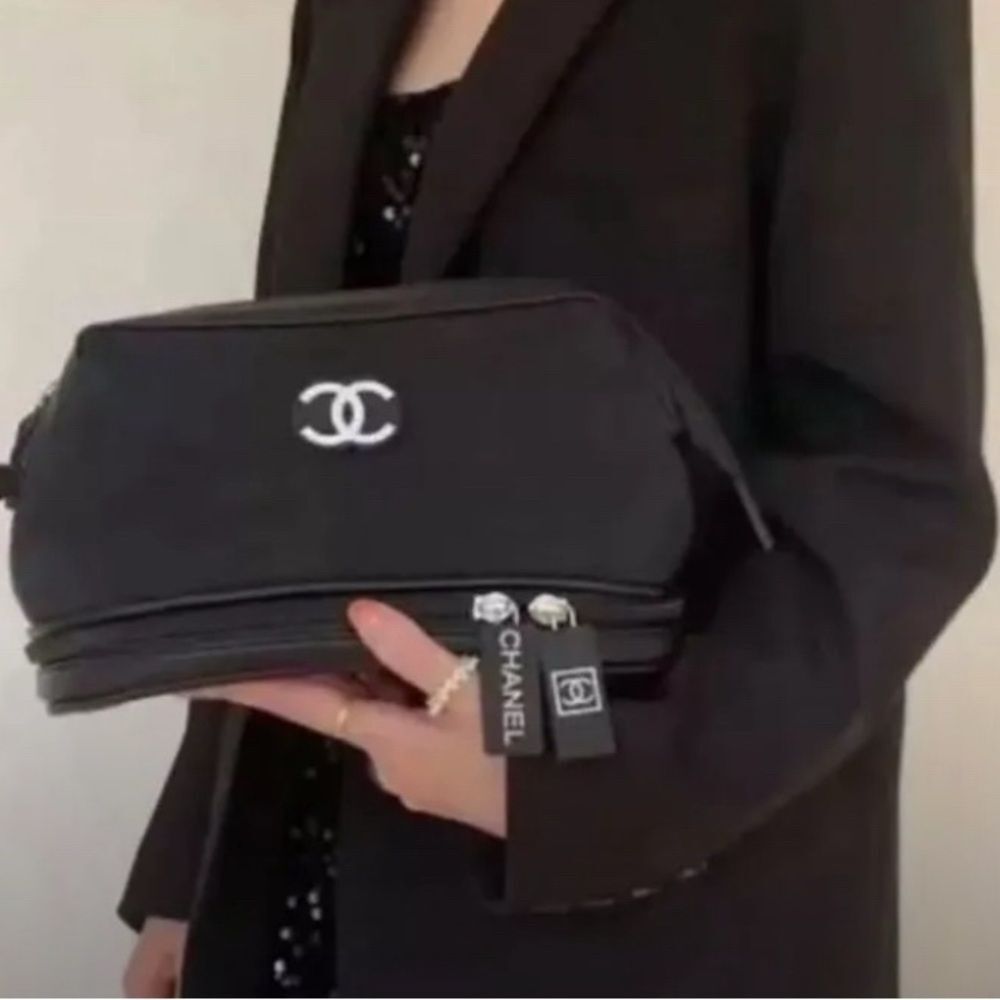 New CHANEL beauty Black Double-Zip makeup bag / wristlet
